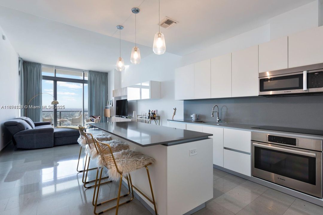 Active With Contract: $5,450 (1 beds, 1 baths, 889 Square Feet)