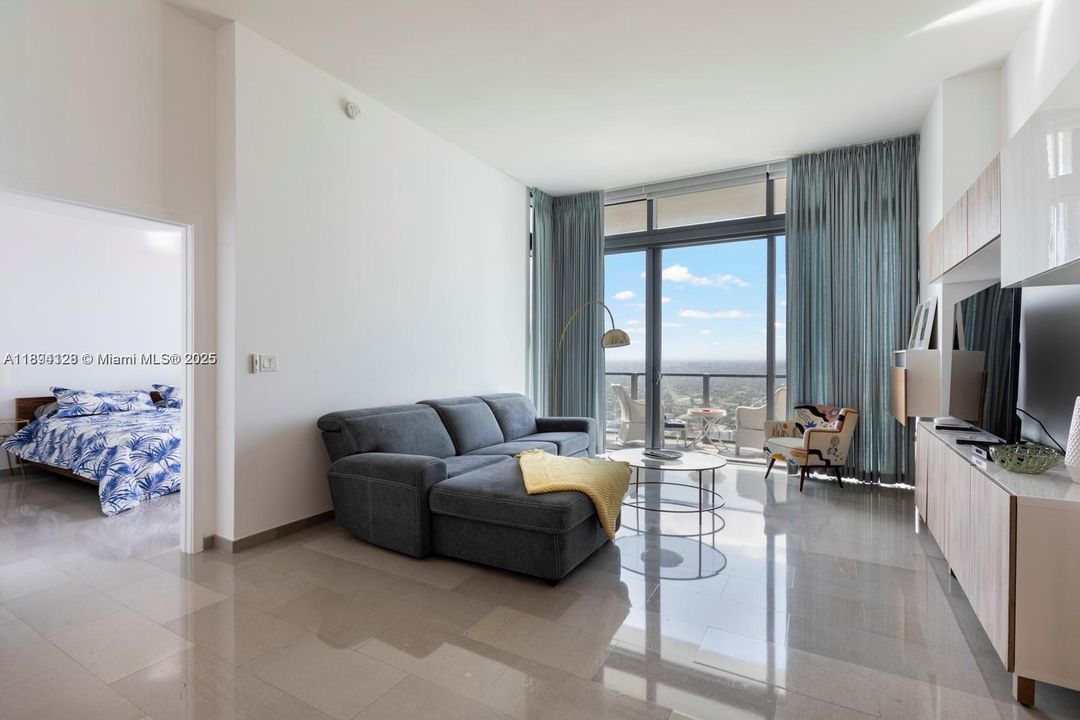 Active With Contract: $5,450 (1 beds, 1 baths, 889 Square Feet)