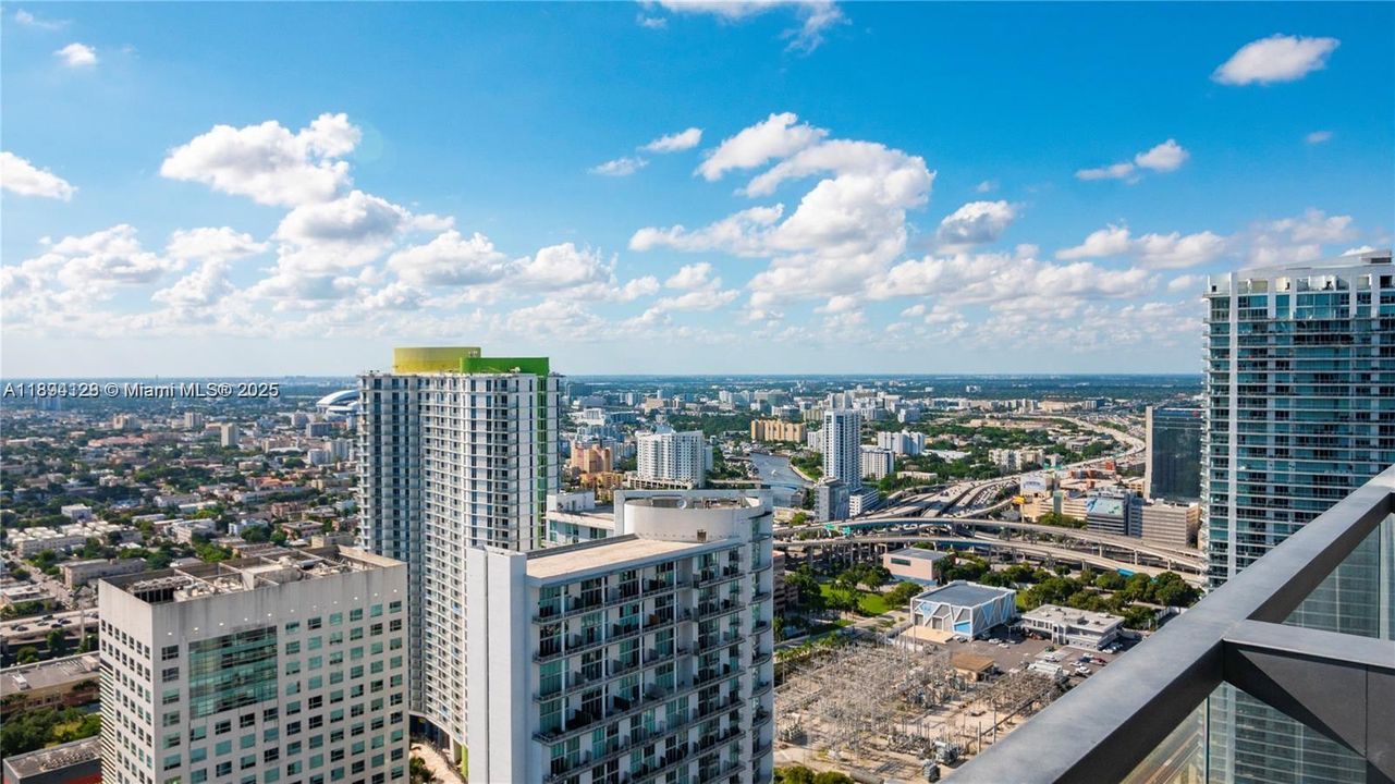 Active With Contract: $5,450 (1 beds, 1 baths, 889 Square Feet)