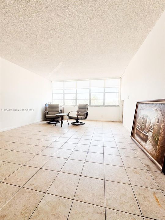 For Sale: $135,000 (1 beds, 1 baths, 790 Square Feet)