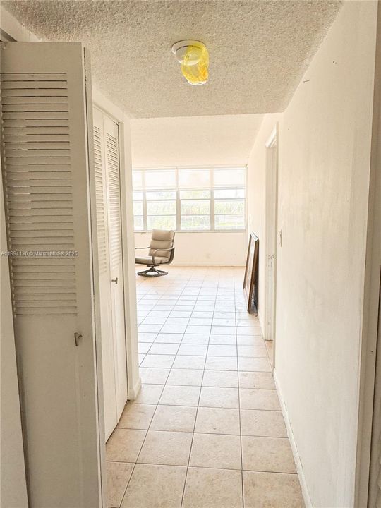 For Sale: $135,000 (1 beds, 1 baths, 790 Square Feet)