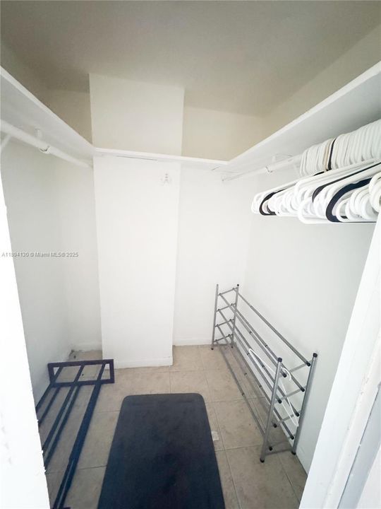 For Sale: $135,000 (1 beds, 1 baths, 790 Square Feet)