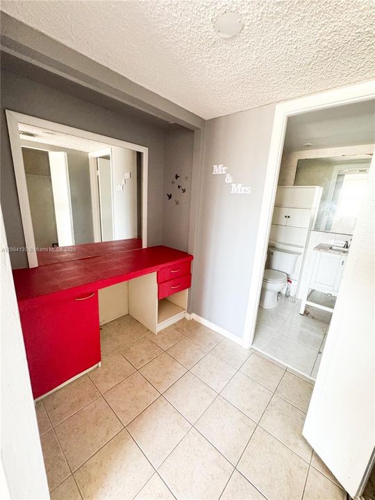 For Sale: $135,000 (1 beds, 1 baths, 790 Square Feet)