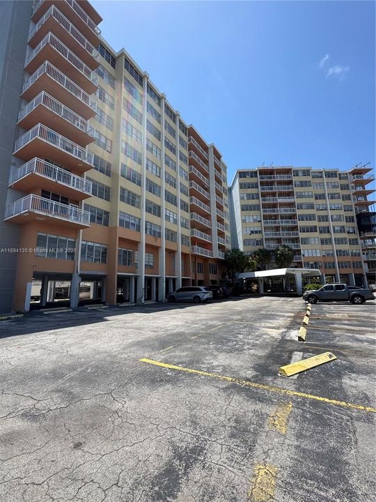 For Sale: $135,000 (1 beds, 1 baths, 790 Square Feet)