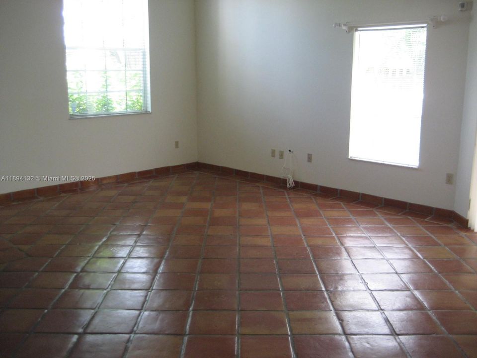 Под контрактом: $3,450 (3 спален, 2 ванн, 1622 Квадратных фут)