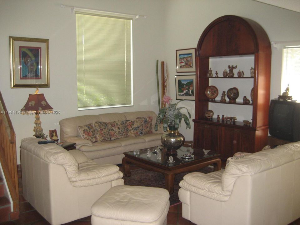 Под контрактом: $3,450 (3 спален, 2 ванн, 1622 Квадратных фут)