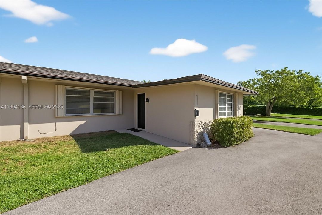 出租: $3,100 (4 贝兹, 2 浴室, 3152 平方英尺)