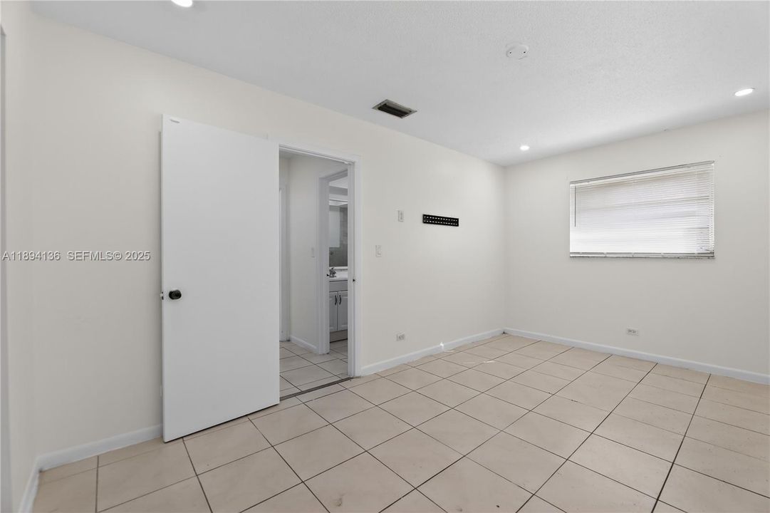 出租: $3,100 (4 贝兹, 2 浴室, 3152 平方英尺)