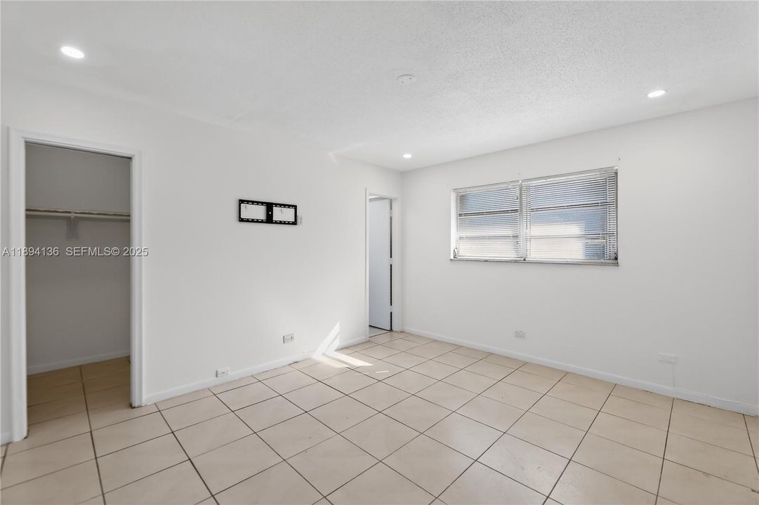 出租: $3,100 (4 贝兹, 2 浴室, 3152 平方英尺)