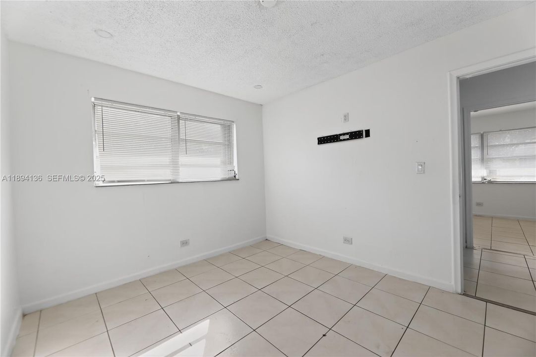 出租: $3,100 (4 贝兹, 2 浴室, 3152 平方英尺)