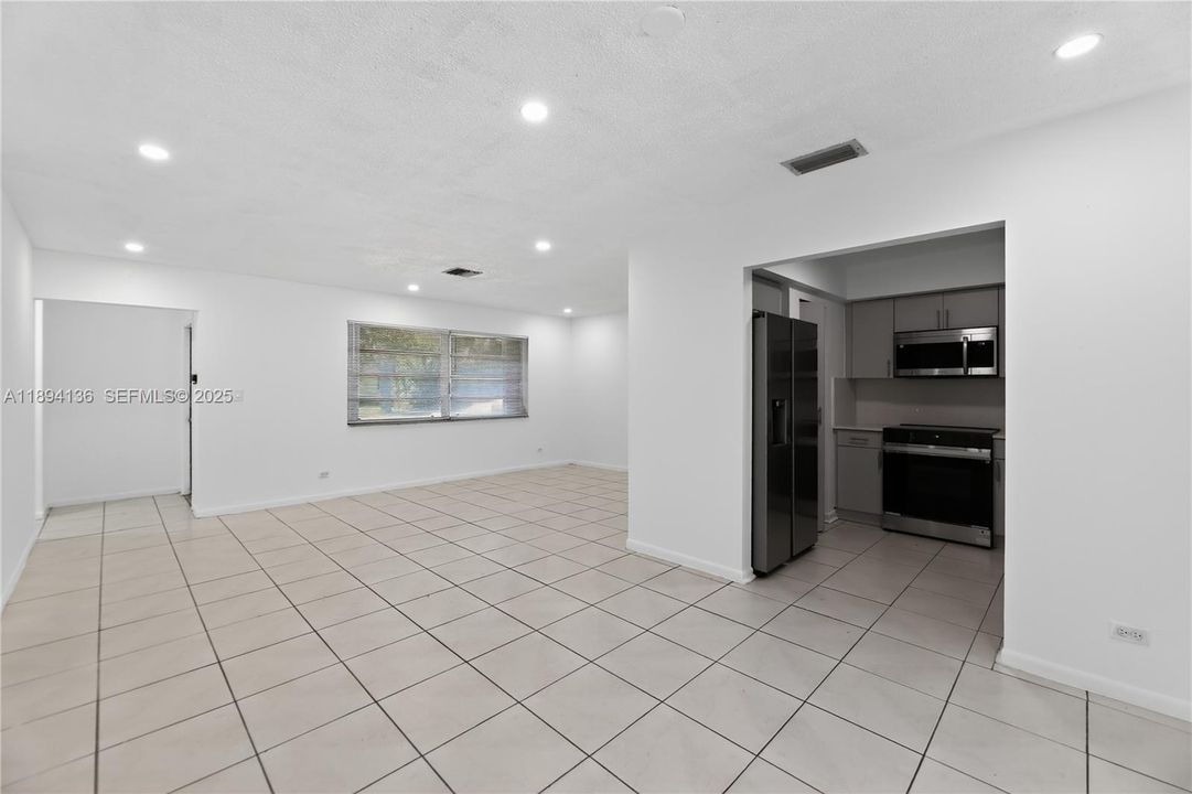 出租: $3,100 (4 贝兹, 2 浴室, 3152 平方英尺)