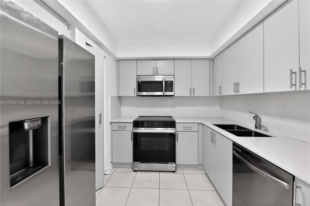 出租: $3,100 (4 贝兹, 2 浴室, 3152 平方英尺)