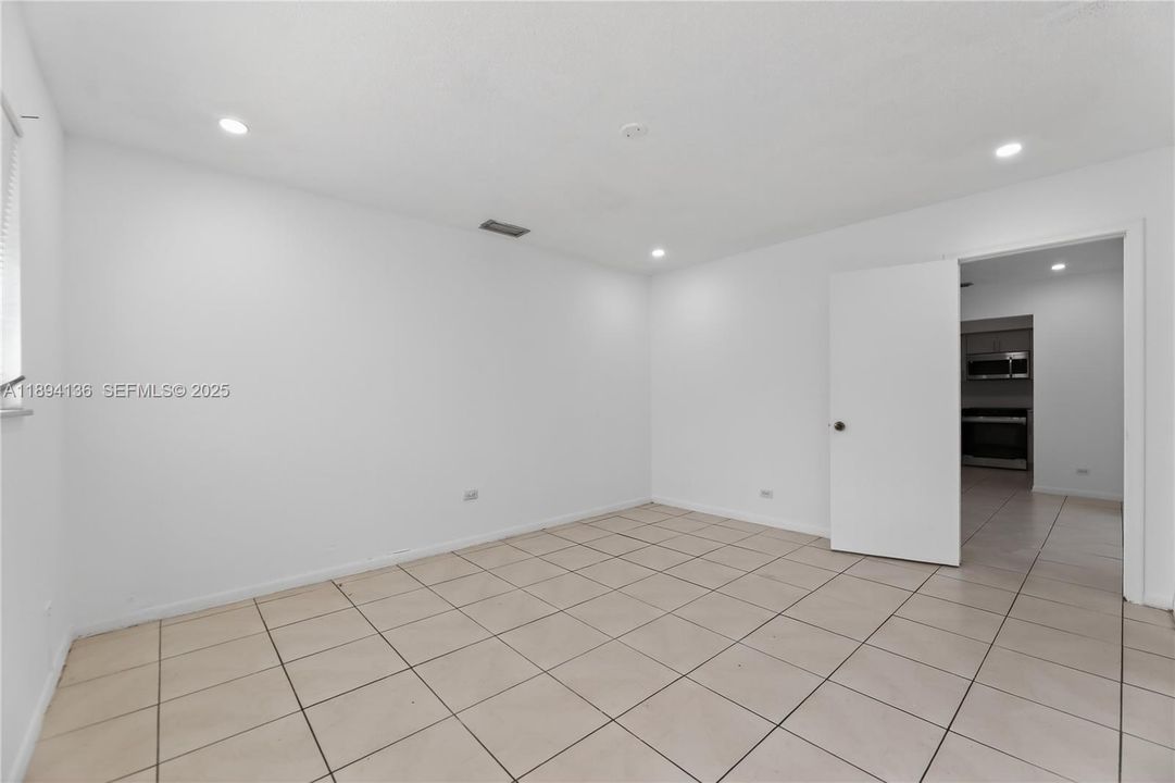 出租: $3,100 (4 贝兹, 2 浴室, 3152 平方英尺)