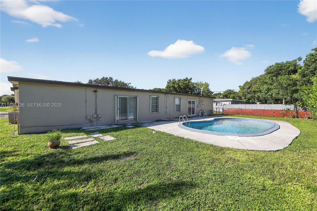 出租: $3,100 (4 贝兹, 2 浴室, 3152 平方英尺)