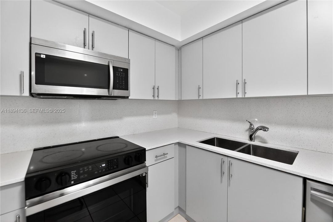 出租: $3,100 (4 贝兹, 2 浴室, 3152 平方英尺)