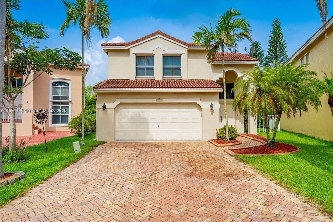 Active With Contract: $3,650 (3 beds, 2 baths, 1639 Square Feet)