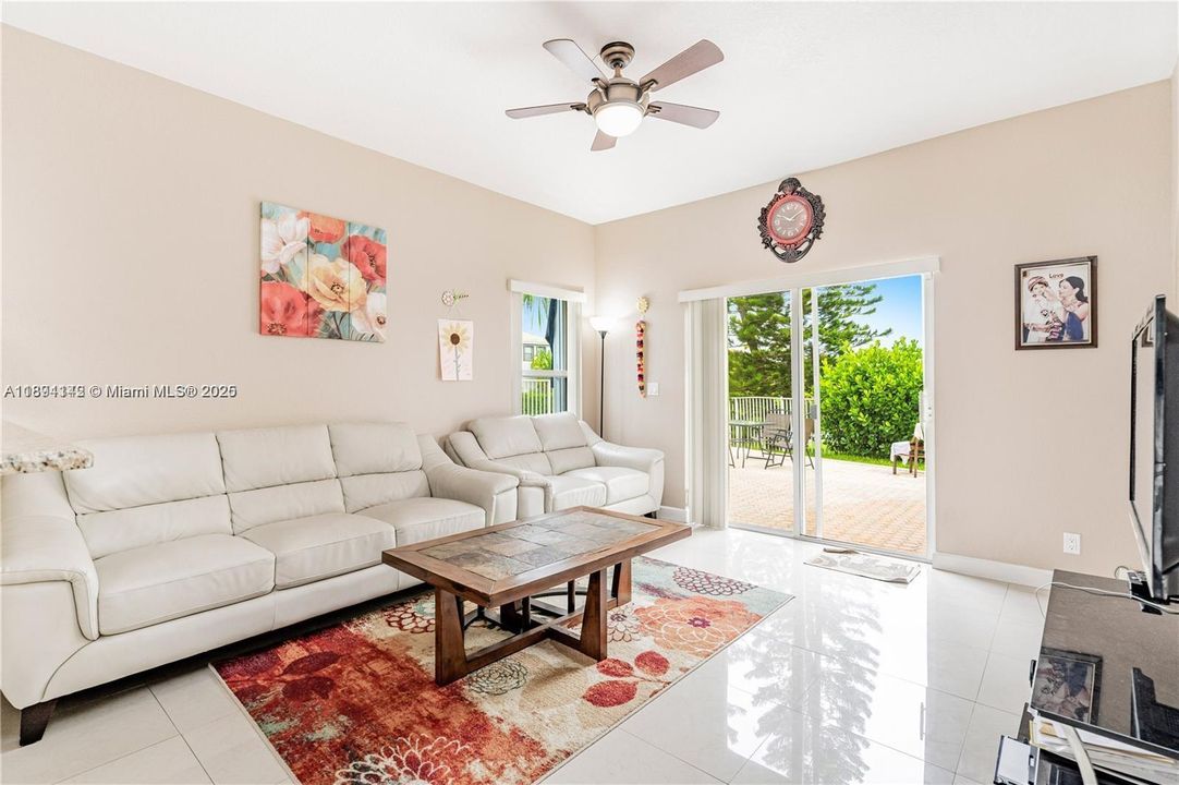 Active With Contract: $3,650 (3 beds, 2 baths, 1639 Square Feet)