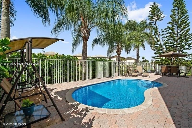 Active With Contract: $3,650 (3 beds, 2 baths, 1639 Square Feet)