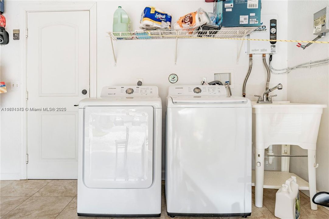 Active With Contract: $3,650 (3 beds, 2 baths, 1639 Square Feet)