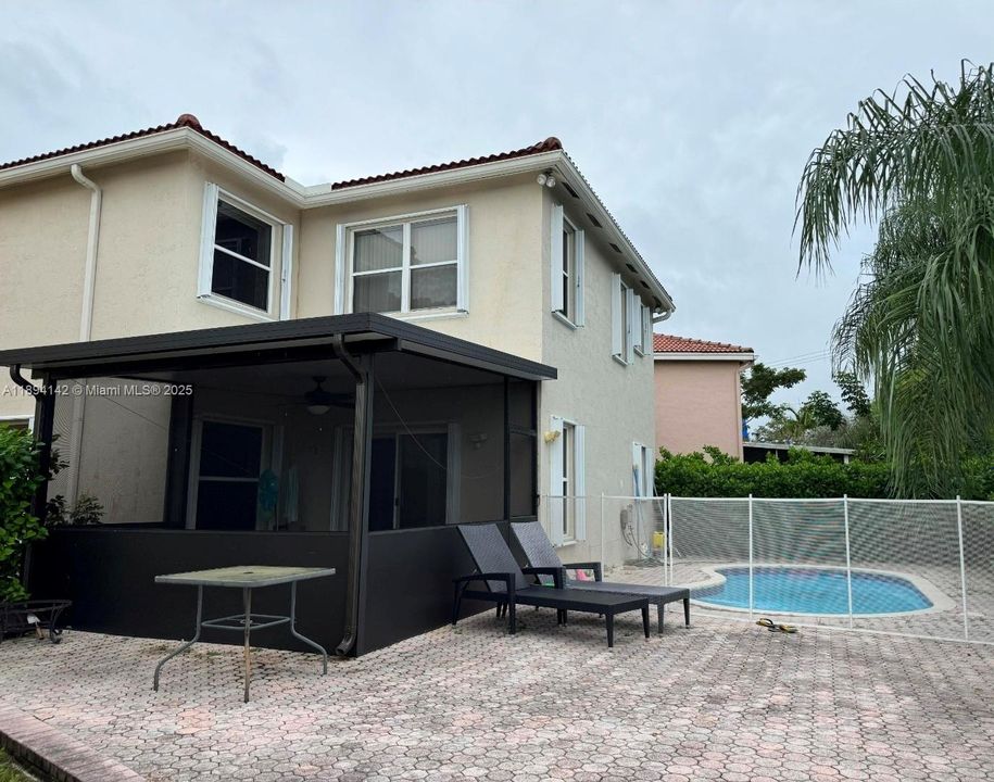 Active With Contract: $3,650 (3 beds, 2 baths, 1639 Square Feet)