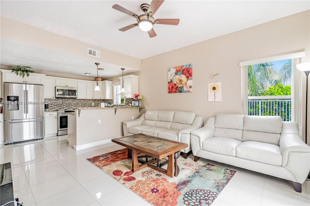 Active With Contract: $3,650 (3 beds, 2 baths, 1639 Square Feet)