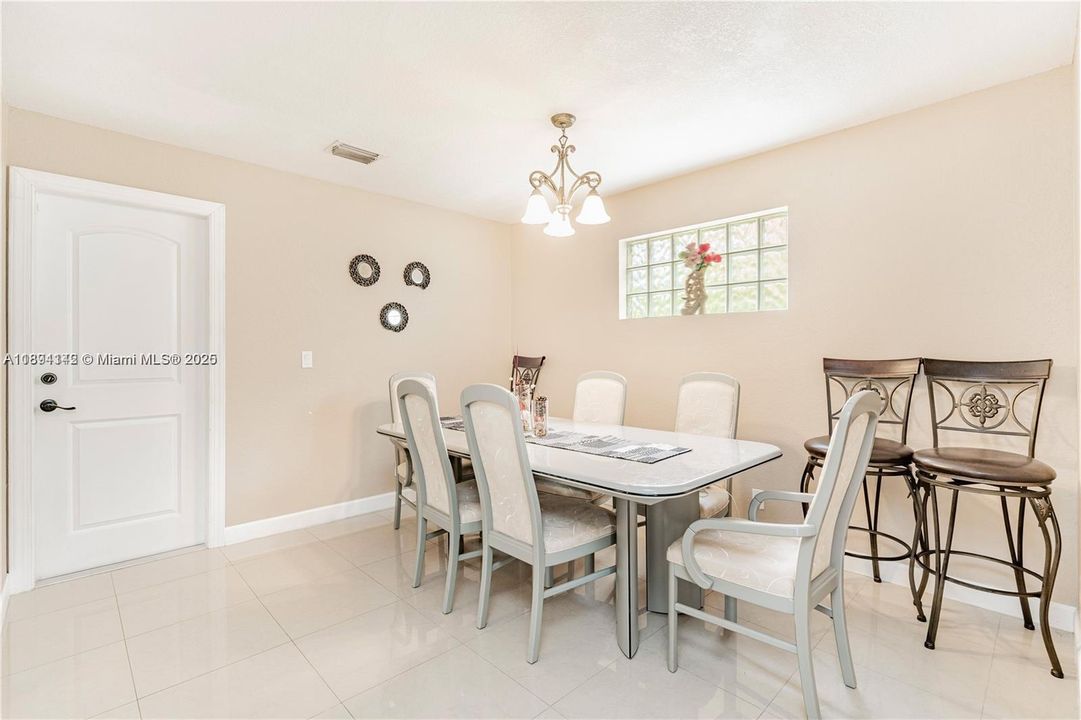 Active With Contract: $3,650 (3 beds, 2 baths, 1639 Square Feet)