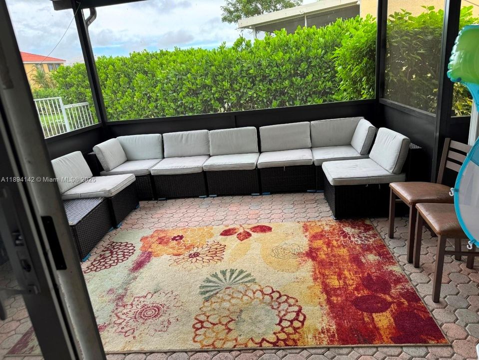 Active With Contract: $3,650 (3 beds, 2 baths, 1639 Square Feet)