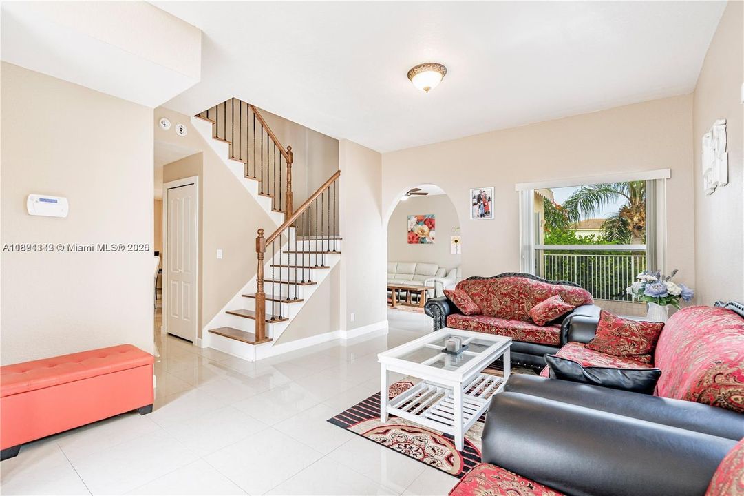 Active With Contract: $3,650 (3 beds, 2 baths, 1639 Square Feet)