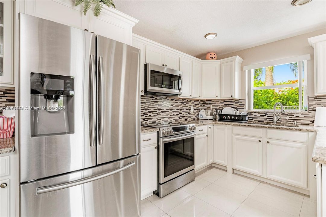 Active With Contract: $3,650 (3 beds, 2 baths, 1639 Square Feet)