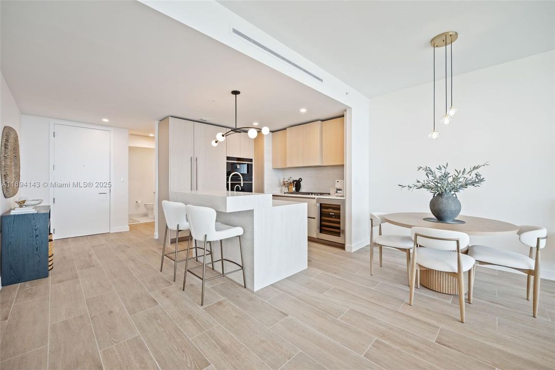 В аренду: $16,000 (2 спален, 2 ванн, 1700 Квадратных фут)