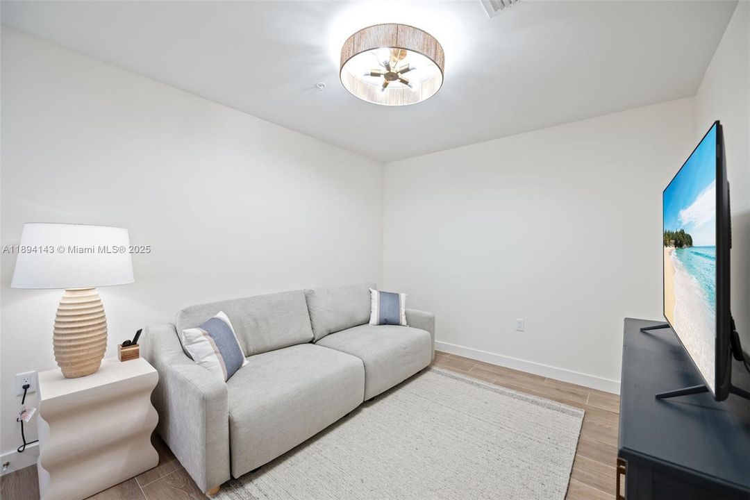 В аренду: $16,000 (2 спален, 2 ванн, 1700 Квадратных фут)