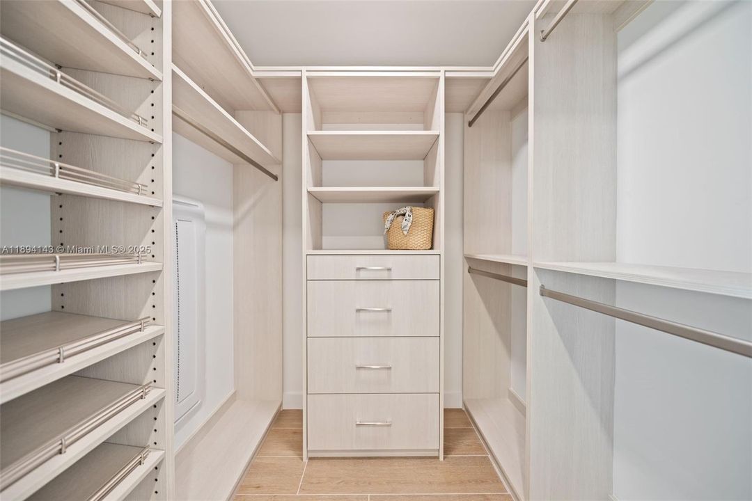 В аренду: $16,000 (2 спален, 2 ванн, 1700 Квадратных фут)