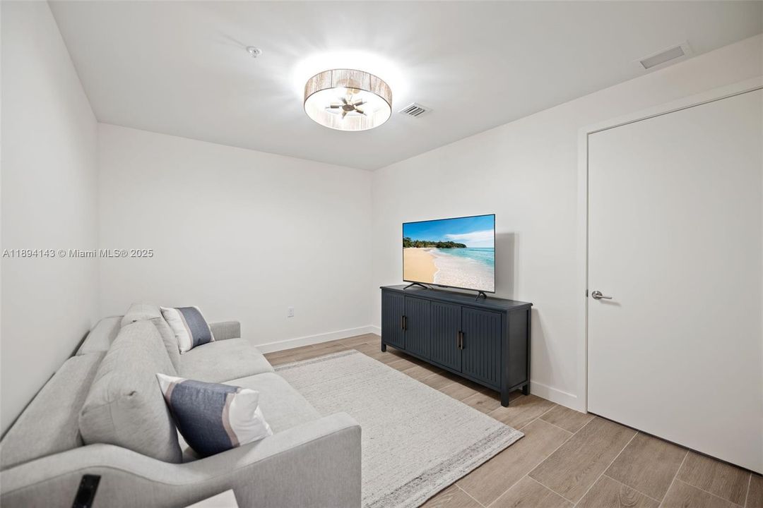 В аренду: $16,000 (2 спален, 2 ванн, 1700 Квадратных фут)