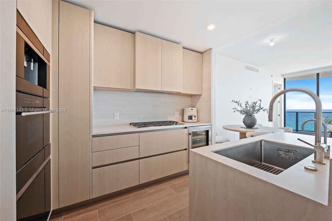 В аренду: $16,000 (2 спален, 2 ванн, 1700 Квадратных фут)