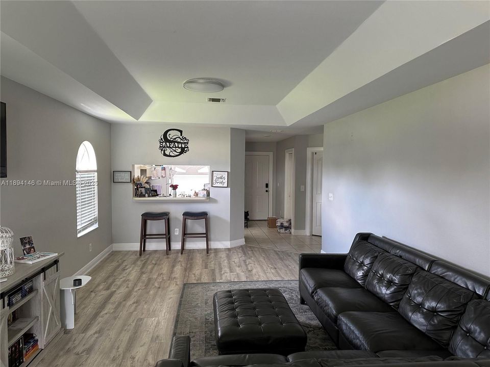 For Sale: $335,000 (3 beds, 2 baths, 1500 Square Feet)