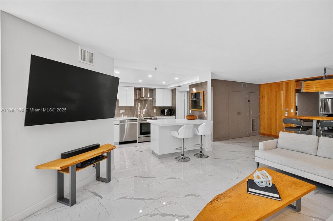 Recientemente alquilado: $6,400 (2 camas, 2 baños, 1368 Pies cuadrados)