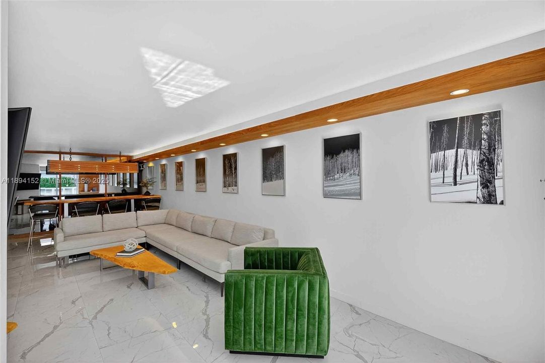 Recientemente alquilado: $6,400 (2 camas, 2 baños, 1368 Pies cuadrados)