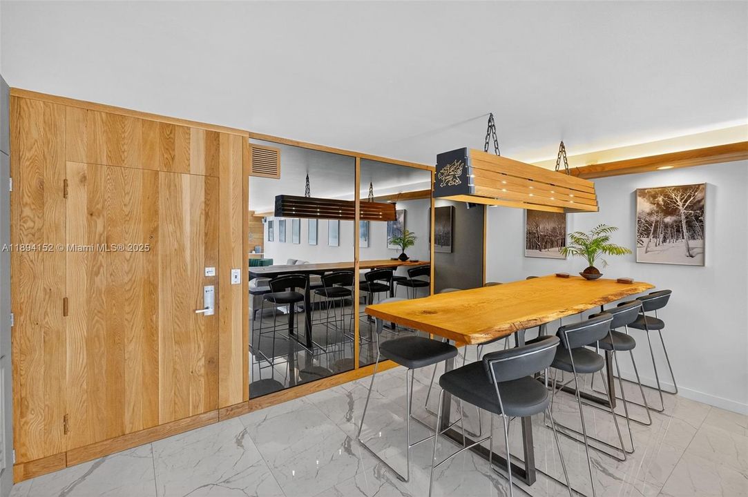 Recientemente alquilado: $6,400 (2 camas, 2 baños, 1368 Pies cuadrados)