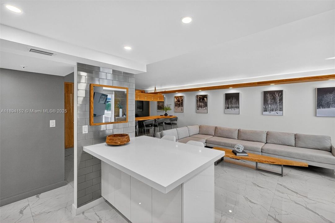 Recientemente alquilado: $6,400 (2 camas, 2 baños, 1368 Pies cuadrados)