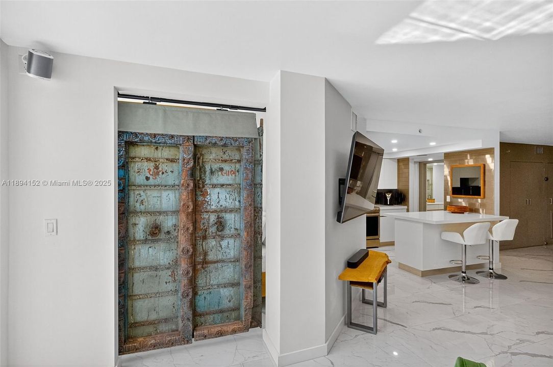 Recientemente alquilado: $6,400 (2 camas, 2 baños, 1368 Pies cuadrados)