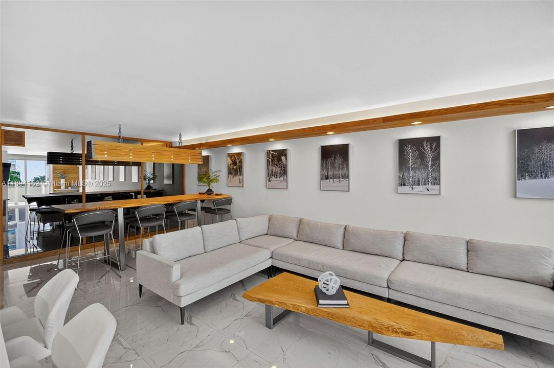 Recientemente alquilado: $6,400 (2 camas, 2 baños, 1368 Pies cuadrados)