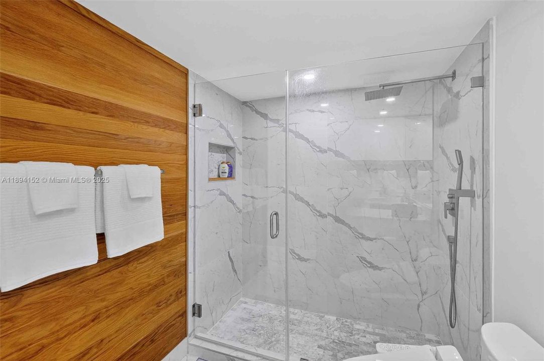 Recientemente alquilado: $6,400 (2 camas, 2 baños, 1368 Pies cuadrados)