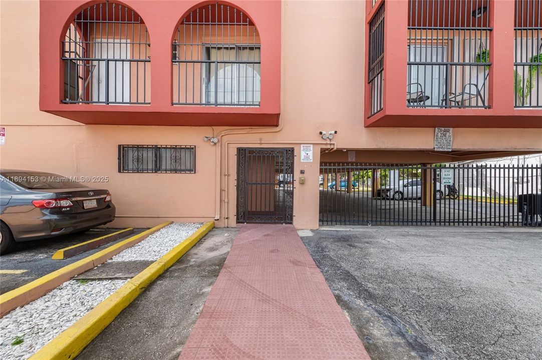 En Venta: $309,000 (2 camas, 2 baños, 907 Pies cuadrados)