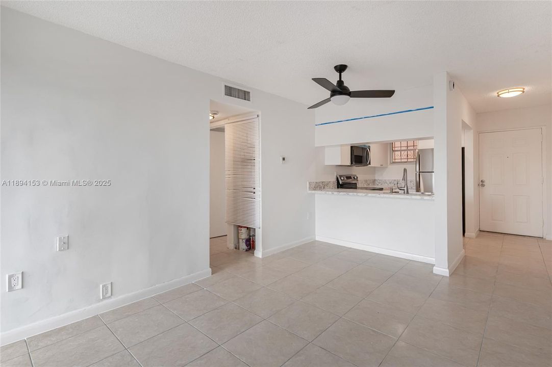 En Venta: $309,000 (2 camas, 2 baños, 907 Pies cuadrados)