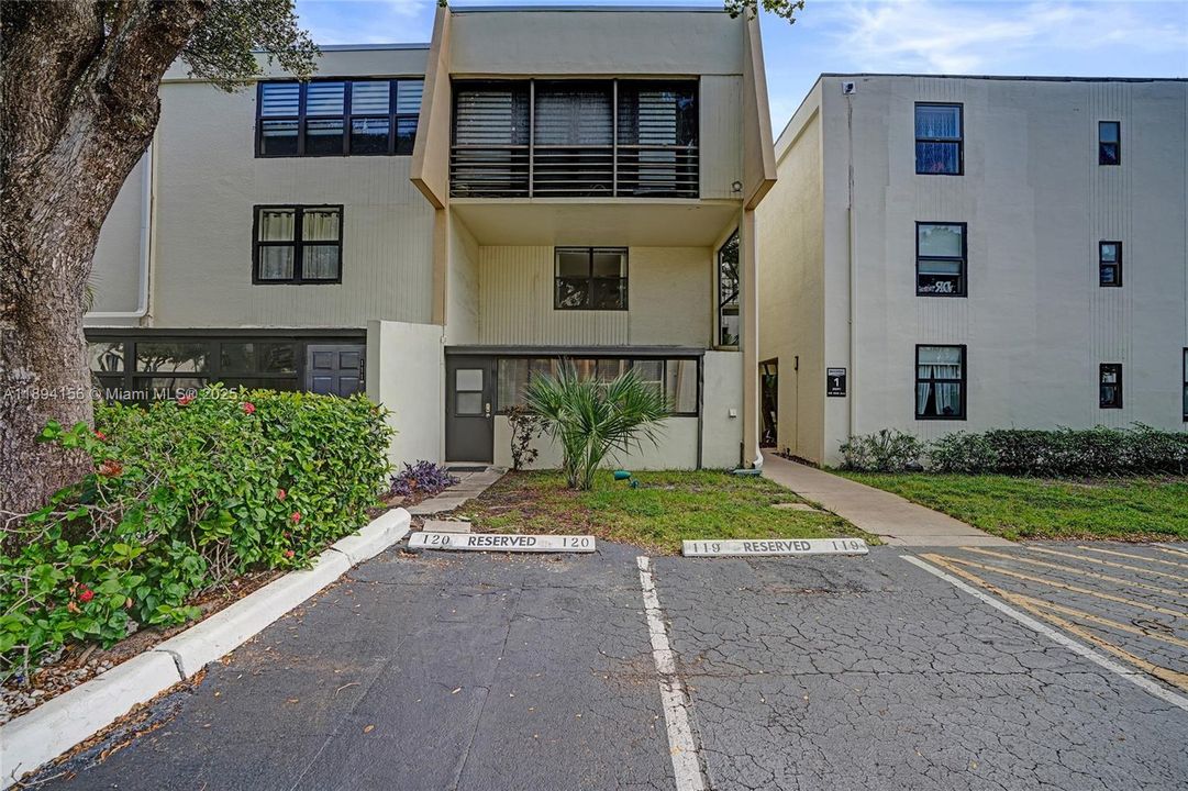 待售: $360,000 (3 贝兹, 2 浴室, 1330 平方英尺)