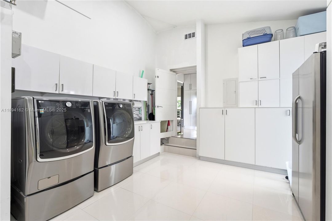 Active With Contract: $1,640,000 (4 beds, 3 baths, 2258 Square Feet)