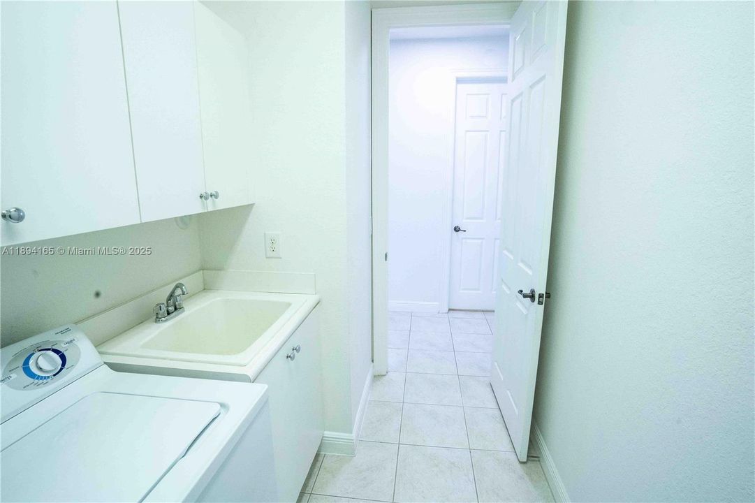 В аренду: $4,700 (4 спален, 2 ванн, 2508 Квадратных фут)