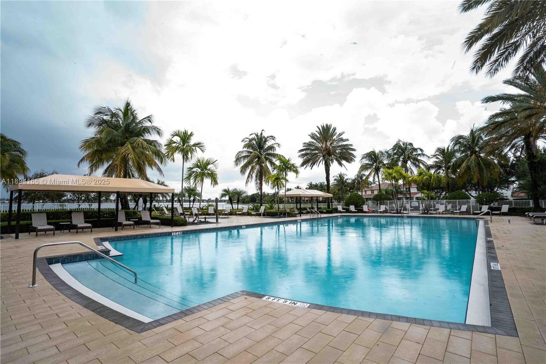 В аренду: $4,700 (4 спален, 2 ванн, 2508 Квадратных фут)