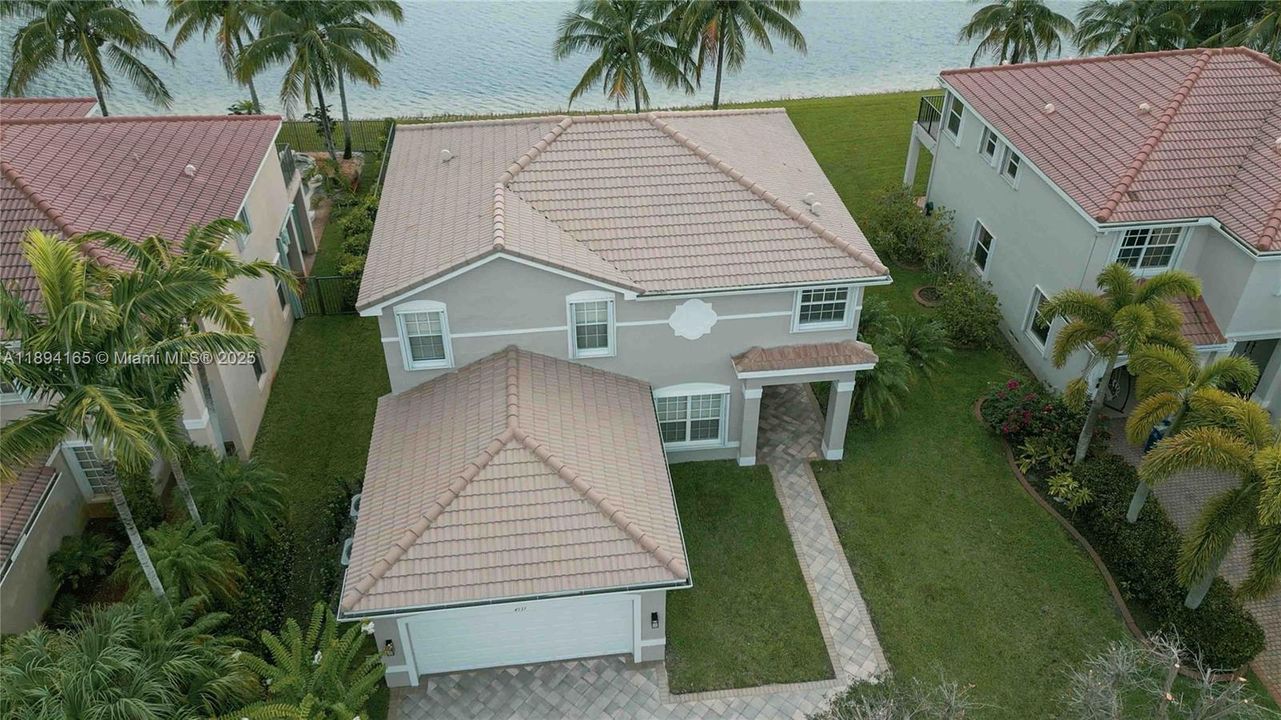 В аренду: $4,700 (4 спален, 2 ванн, 2508 Квадратных фут)