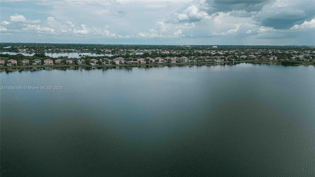 В аренду: $4,700 (4 спален, 2 ванн, 2508 Квадратных фут)